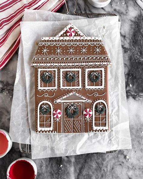 All Posts • Instagram Royal Icing Gingerbread House, Homemade Gingerbread House, Cool Gingerbread Houses, Cozy Snow, Gingerbread House Parties, Gingerbread House Cookies, Gingerbread Party, Christmas Crafts Diy Projects, Cookies Theme