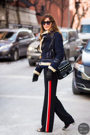 Ece Sukan Street Style Street Fashion Streetsnaps by STYLEDUMONDE Street Style Fashion Photography Side Stripe Trousers, Sport Food, Athleisure Trend, Stripe Outfits, Sports Luxe, Looks Street Style, Red Pants, Sport Chic, Side Stripe