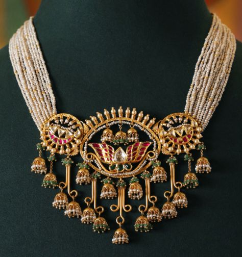 Antique Kundan Jewellery, Kandoli Designs Gold, Kundan Gold Jewellery, Pearls Jewelry Indian, Beads Jewelry Indian, Beads Jewelry Indian Gold, Rajwadi Jewellery, Gold Kundan Necklace, Temple Jewelry Necklace