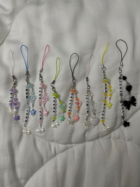 You can pick from any member and even customize the name placed on the charm. Perfect for any army to have for themselves or give as a gift. Each one is handmade by me!  There will also be a clip included if you want to make this into a keychain as well. Kpop Phone Charms, Bts Phone Charm, Phone Strap Kpop, Kpop Bag, Hudson Ny, Beaded Necklace Designs, Bead Charms Diy, Paper Flower Tutorial, Phone Strap