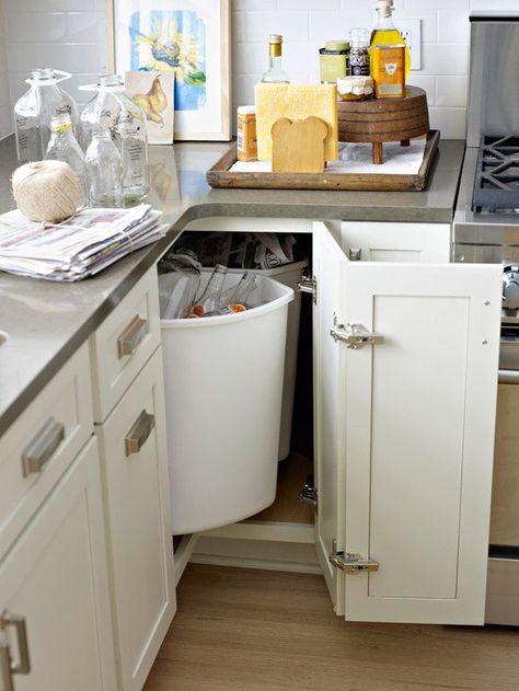 Use a lazy susan for the trash and recycling! Hidden Kitchen Garbage Ideas, Recycling Storage, Split Decision, Corner Storage Cabinet, Corner Kitchen Cabinet, Corner Cupboard, Recycling Center, Corner Storage, Kitchen Corner