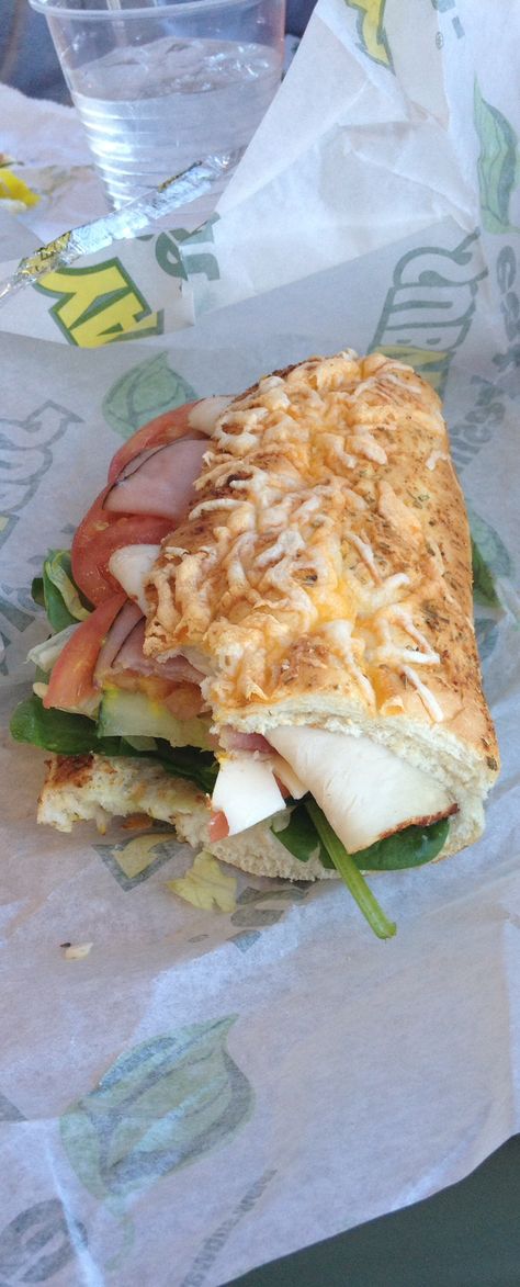 Subway-eat fresh Subway Orders Ideas, Subway Order Ideas, Subway Eat Fresh, Simpson Family, Subway Sandwich, Eat Fresh, Sandwich Ingredients, Food Therapy, Turkey Sandwiches