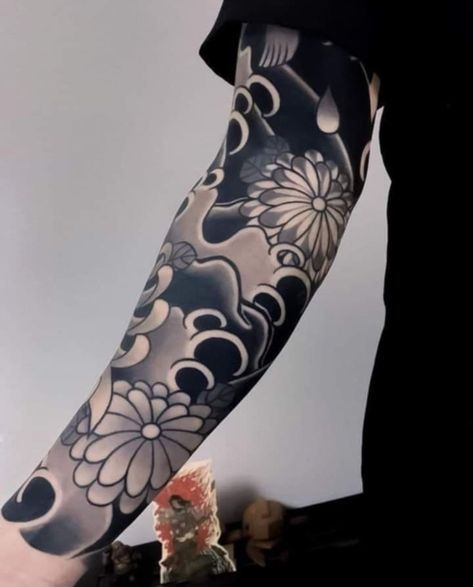 Black Irezumi Tattoo, Black And White Irezumi, Dark Japanese Tattoo Sleeve, Japanese Tattoo Black And White, Japanese Tattoo Black And Grey, Black And Grey Japanese Tattoo, Japanese Traditional Tattoo Sleeve, Japanese Blackwork Tattoo, Blackwork Japanese Tattoo