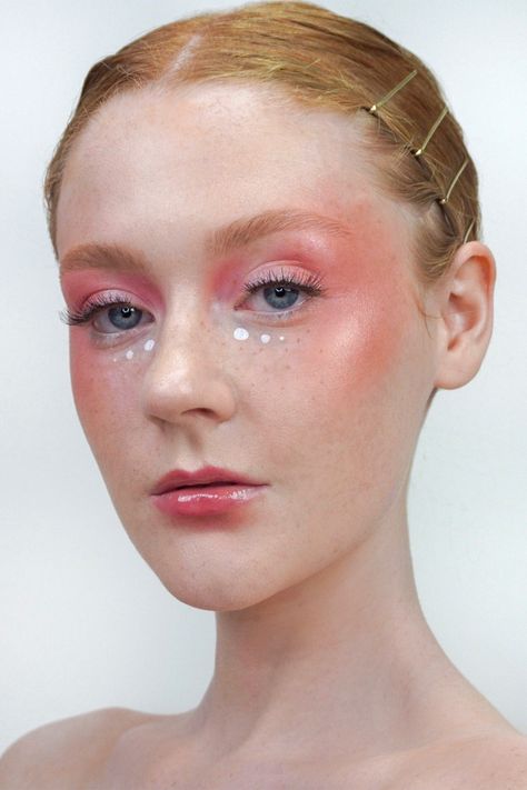 Blush Draping, New Makeup Trends, Glamour Uk, Summer Skin, Beauty Shoot, New Makeup, Makeup Trends, New York Fashion, Rihanna