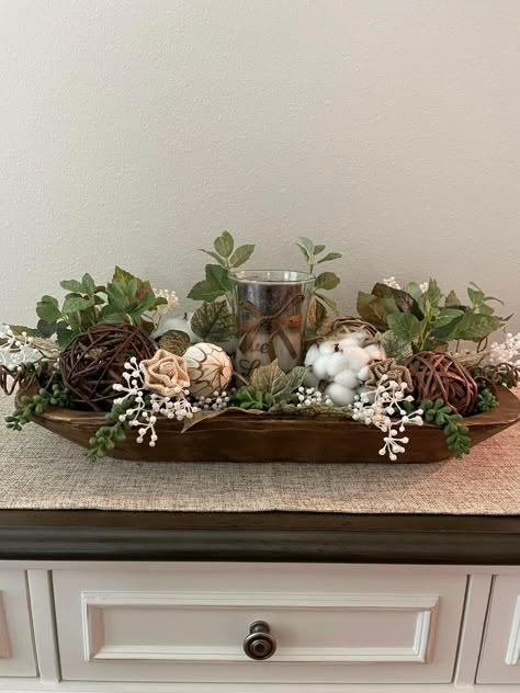 Glass Vase With Greenery, Easter Table Centerpiece Ideas, Wood Bowl Centerpiece, Vase With Greenery, Wooden Bowls Decor, Table Centerpieces Ideas, Dining Table Decor Centerpiece, Floral Table Centerpieces, Christmas Dining Table Decorations