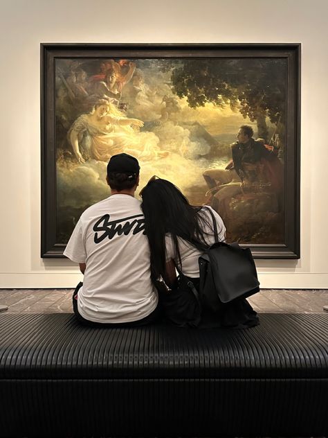 Art Museum Date Aesthetic, Couple Museum Date, Painting Date Aesthetic, Museum Date Aesthetic, Photos With Boyfriend, Museum Couple, Art Gallery Date, Dates Aesthetic, Art Museum Date