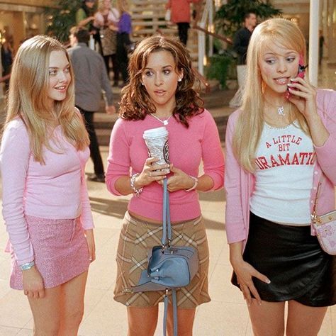 Mean Girls Gretchen, Mean Girls Halloween Costumes, Mean Girls Halloween, Blonde Halloween Costumes, Miss Girl, Girly Movies, 2000s Outfits, 2000s Aesthetic, Girl Themes