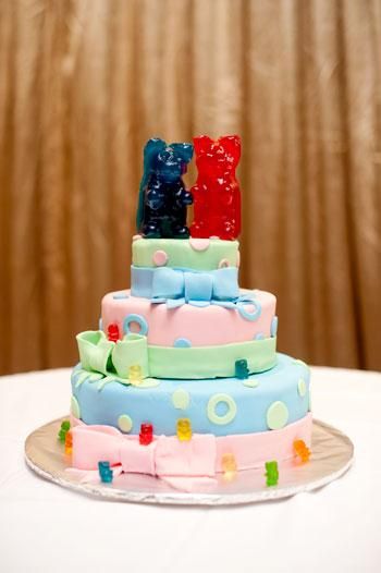 Gummy bear wedding cake. Gummy Bear Cake, Rainbow Prom Dress, Gummy Bear Cakes, Giant Gummy Bear, Bear Gender Reveal, Wedding Cake Images, Bear Wedding, Baby Reveal Party, Bear Birthday Party