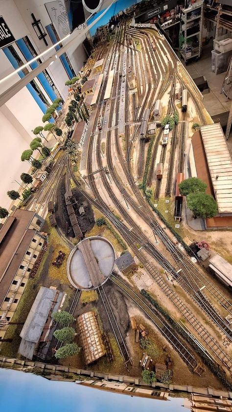 N Scale Train Layout, Union Pacific Train, Garden Trains, Ho Scale Train Layout, N Scale Model Trains, Garden Railroad, Ho Model Trains, Model Railway Track Plans, N Scale Trains