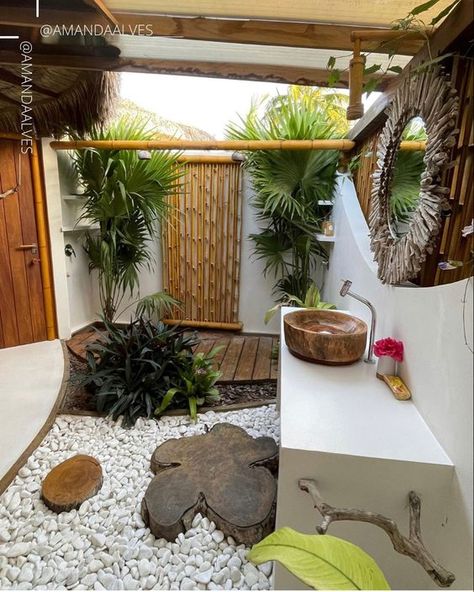 15+ Amazing Outdoor Bathroom Ideas Tropical Outdoor Shower Ideas, Outdoor Bathrooms Ideas, Outside Bathroom Ideas, Outdoor Bathroom Ideas, Outdoor Toilet Design, Tropical Bathroom Ideas, Outdoor Bathroom Design Ideas, Outside Bathroom, Tropical House Design