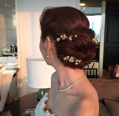 Thai Wedding Hairstyle Cr.Nongchat Thai Celebrity, Asian Hairstyle, Ball Hair, Hair Hat, Thai Wedding, Ball Hairstyles, Hairstyles Wedding, Wedding Hairstyle, Baby Christening