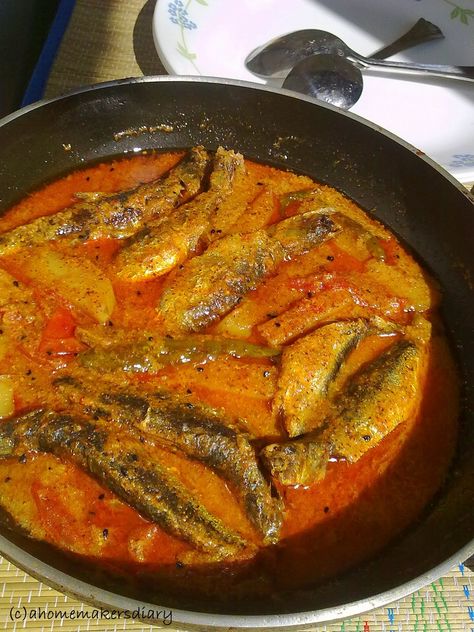 Small Fish Recipes, Bengali Dishes, Bengali Fish Recipes, Indian Fish Recipes, Bengali Fish Curry, Bangladeshi Food, Fish Curry Recipe, Spicy Mustard, Bengali Food