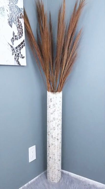 DIY Tall Vase Ideas for Decoration Check more at https://www.kidsartncraft.com/diy-tall-vase-ideas-for-decor/ Tall Vase Ideas, Big Vase Decorating Ideas, Tall Vase Decorating Ideas, Diy Tall Vase, Tall Flower Vase, Vase Ideas, Tall Floor Vases, Floor Vases, Red Vase