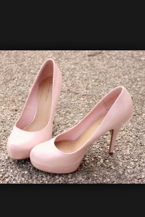 Pink Aesthetic Heels, Pink Heels Thick Heel, Quinceanera Shoes Heels Pink, Pink Heels For Quince, Quinceanera Heels Pink, Pink Short Heels, Light Pink Chunky Heels, Light Pink Heels Aesthetic, Pink Heels Quinceanera