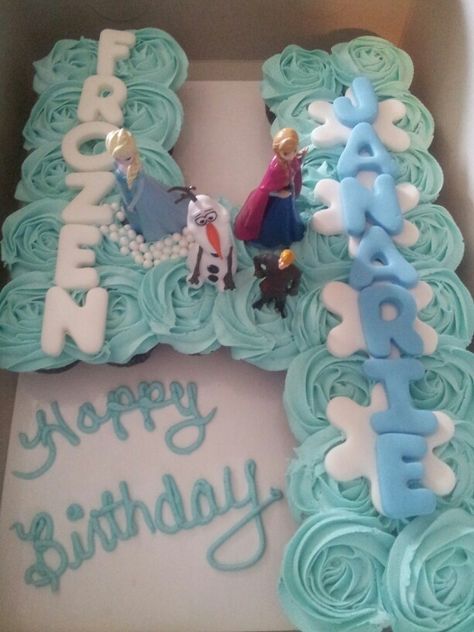 Frozen cuocake cake Elsa Cupcake Cake, Elsa Birthday Cupcake Cake, Frozen Themed Cupcakes, Easy Frozen Theme Cake, Frozen Themed Cupcake Cake, Easy Frozen Cake, Frozen Sheet Cake Ideas, Frozen Cupcake Cake, Number 4 Frozen Birthday Cake