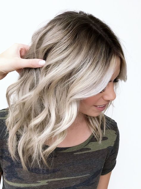 Blonde Hair With Smudged Roots, Icy Blonde Hair Highlights, Dark Shadow Root, Ashy Blonde Hair, Blonde With Dark, Shadow Roots, Lob Hair, Root Smudge, Kort Bob