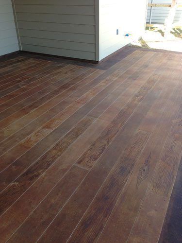 Wood Patio Floors: Decorative Concrete Looks Real AND Weathers Well! Wood Stamped Concrete, Concrete Wood Floor, Concrete Patios, Stamped Concrete Patio, Porch Flooring, Patio Flooring, Painted Concrete Porch, Concrete Porch, Concrete Wood