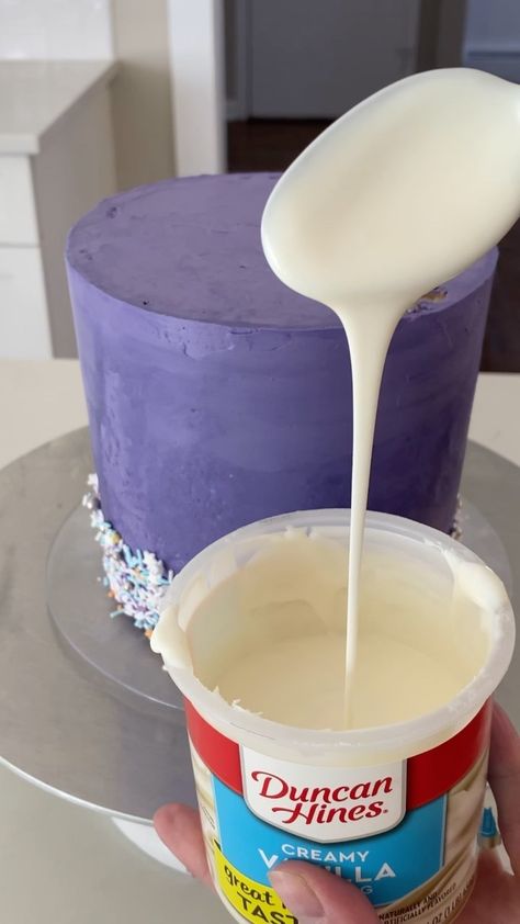 Tub Icing Hacks, Cake Dripping Icing Recipe, Drip Icing Recipes, Store Bought Frosting Hacks, Store Bought Cake Makeover, Dripping Frosting, Drip Icing, Store Bought Icing, Store Bought Frosting