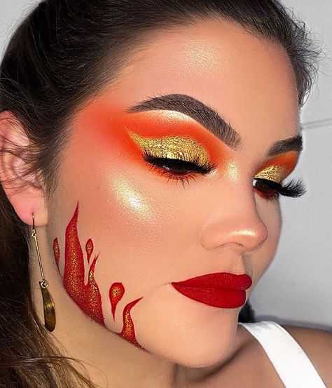 Makeup Ideas Eyeshadows Colorful, Fire Makeup Look Easy, Fire Eye Makeup, Fire Elemental Makeup, Fire Element Makeup, Fire Fairy Makeup Ideas, Red Fire Eye Makeup, Flame Eye Makeup Fire, Makeup Carnaval