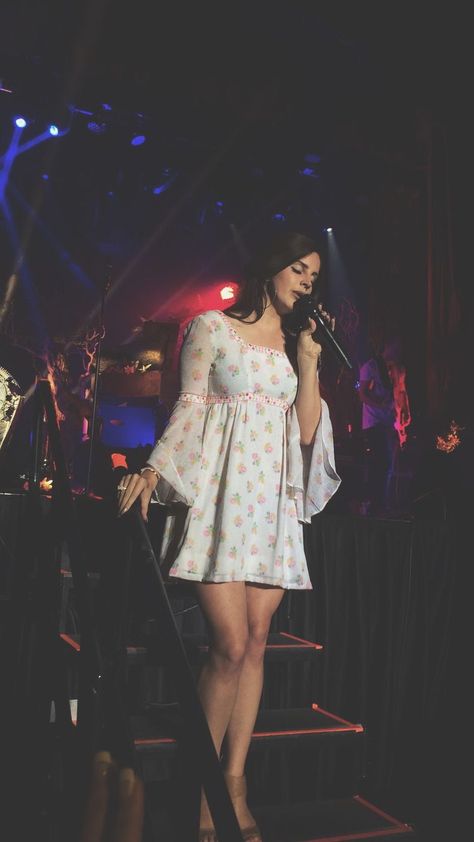 Lana Del Rey ✾ Lana Del Rey Outfits, Lana Rey, Elizabeth Grant, Lana Del Ray, On Stage, Sewing Ideas, Lana Del Rey, Pretty Dresses, Style Icons