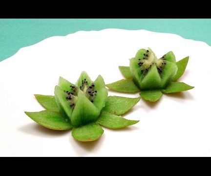 How to Make a Lotus Flower With a Kiwi in 1 Minute: In this video, I show you how to make a lotus flower with a kiwi. You can use the lotus flower as a garnish in a plate. Important notes: It's important to wash (with a soap for fruits and vegetables) and brush the kiwi, and then rinse under cold r... Fruit Garnish, Deco Fruit, Fruits Decoration, Fruit And Vegetable Carving, Decorações Com Comidas, Creative Food Art, Vegetable Carving, Fruit Party, Edible Arrangements