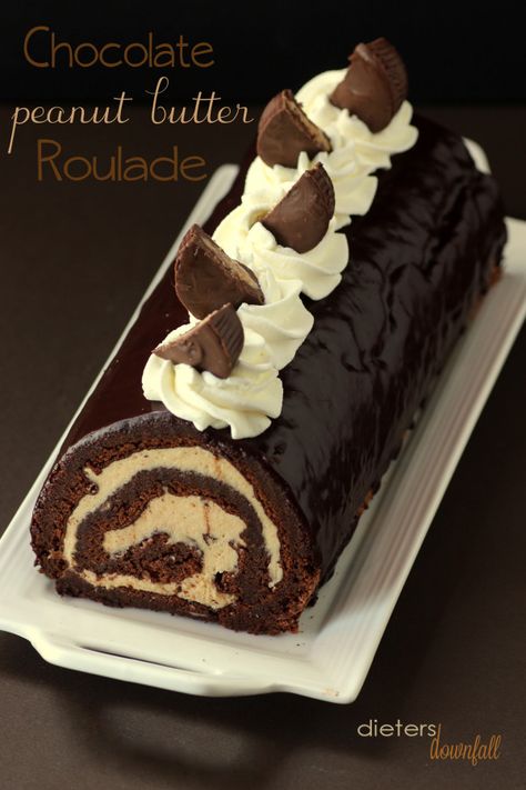 Chocolate Peanut Butter Roulade form Dieters Downfall featured at ChocolateChocolateandmore Roulade Cake, Chocolate Roll Cake, Pb Cups, Cake Roll Recipes, Chocolate And Peanut Butter, Homemade Peanut Butter, Peanut Butter Lovers, Roll Cake, Cake Roll