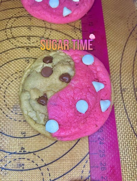 Pink Cookie Monster, Pastel Cupcakes, Pink Cookies, Blue Cookies, Cookie Business, Sleepover Food, Junk Food Snacks, Cute Baking, Food Babe