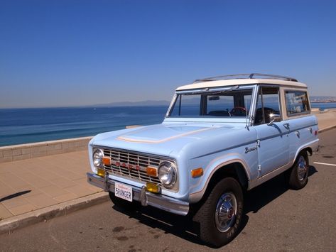 1975 Bronco Ranger at Redondo Beach 1975 Ford Bronco, Classic Bronco, Drinking Games For Parties, Early Bronco, Classic Ford Broncos, Ford Broncos, Cool Old Cars, Bronco Sports, Car Goals