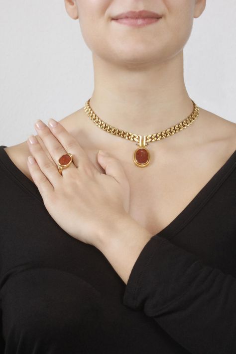 Bulgari Necklace, Beautiful Gold Earrings, Necklace Stacks, Earring Styles, New Gold Jewellery Designs, Modern Gold Jewelry, Gold Jewelry Simple Necklace, Jewelry Set Design, Gold Bridal Jewellery Sets