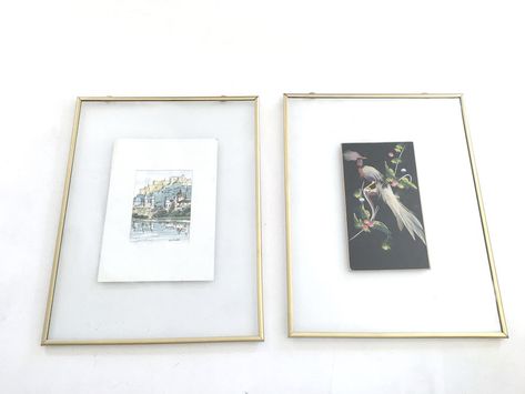 Make this DIY Anthropologie Knock Off Simple Frame #["Curbly-Original", "Anthropologie", "Anthropologie Knock Off", "picture frame", "Float Frame", "Hinged Picture Frame", "Gold Picture Frame", "paint", "plastic", "crafting", "wall art"] Gold Floating Frame, Casita Decor, Photo Frame Ideas, Collage Walls, Hinged Picture Frame, Diy Anthropologie, Pallet Frames, Unique Picture Frames, Floating Picture Frames