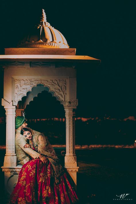 Tac Mahal, Pakistani Wedding Photography, Palace Wedding, Indian Wedding Photography Couples, Bridal Photography Poses, Indian Wedding Couple Photography, Pre Wedding Photoshoot Outdoor, Indian Wedding Couple, Bride Photoshoot