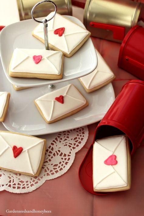 Valentine Heart Envelope Cookies - Garden Seeds and Honey Bees Envelope Cookies, Valentines Nail Ideas, Valentines Nails Ideas, Valentines Box Ideas, Chasing Daisies, Valentine Cookies Decorated, Valentines Day Sugar Cookies, Cookies To Make, Valentines Nail