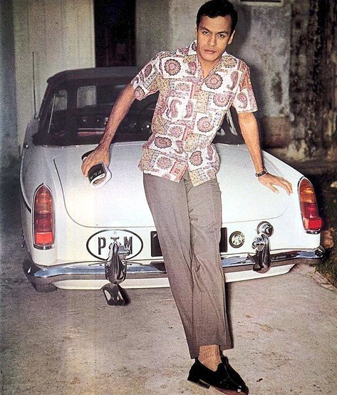 Fabulous Fifties: Celebrating Malaysia's classic style icons - People | The Star Online History Of Malaysia, Classic Style Icons, James Bond Style, Singapore Photos, Foto Langka, Young Celebrities, Retro Theme, Traditional Fashion, Vogue Magazine