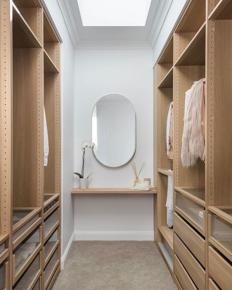 Walk In Wardrobe Ideas Master Bedrooms, Walk In Wardrobe Design, Bedroom With Walk In Closet, Unusual Furniture, Closet Design Layout, Walk In Closet Design, Walk In Robe, Closet Layout, Wardrobe Room