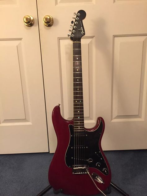 Red Black Electric Guitar, Eletric Gutair Red, Dark Red Guitar, Dark Red Electric Guitar, Electric Guitar Stratocaster, Fender Stratocaster Red, Red Stratocaster, Red Electric Guitar, Red Guitar