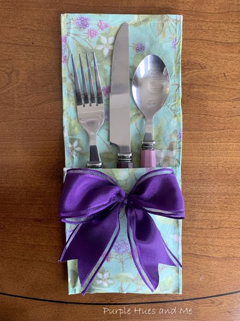 Make a beautiful utensil holder with ribbons and glue. Perfect for a ladies lunch or any occasion. Utensil Holder Diy, Utensils Holder Diy, Diy Utensil Holder, Diy Utensils, Flatware Holder, Diy Holder, Decorative Bows, Fabric Baskets, No Sew