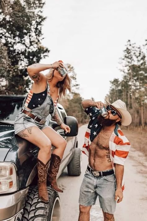 Hillbilly Photoshoot, Mud Couple Photoshoot, Couple Drinking Photoshoot, Trashy Couple Photos, Four Wheeler Couple Pictures, Couples Funny Photoshoot Ideas, Engagement Photoshoot Ideas Funny, Beer Photoshoot For Couples, July 4th Couple Pictures