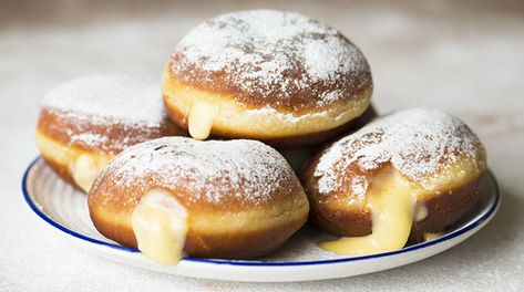 Bavarian Cream Filled Donuts Bavarian Cream Donut Recipe, Bavarian Donut, Bomboloni Recipe, Cream Donut Recipe, Bavarian Cream Filling, Cream Filled Donuts, Donut Filling, Bavarian Cream, Filled Donuts