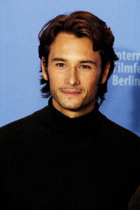 Lana Hot, Dominican Friar, Husband Appreciation, 22 Birthday, Rodrigo Santoro, Movie Directors, Love Actually, Handsome Actors, Attractive People