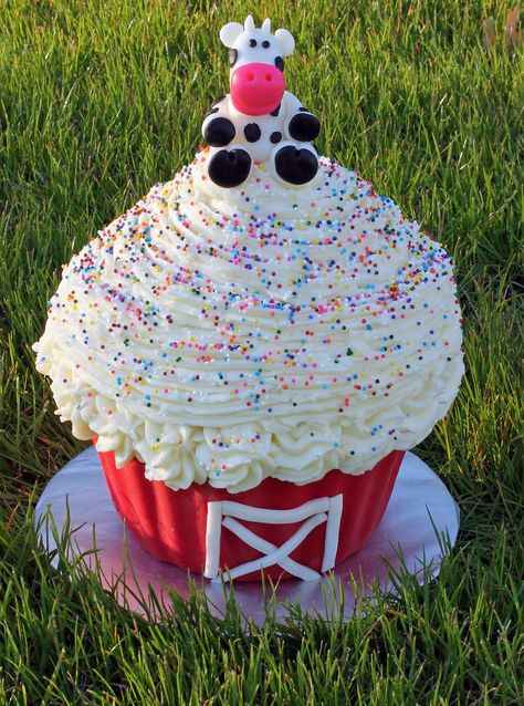 4-H | • Cow Cake! | • Cute idea ! Using this for one of our club bday celebrations. Cow Decorations, Decorations For Birthday Party, Barn Cake, Giant Cupcake Cakes, Cow Cake, Cake Cute, Cow Cakes, Barnyard Birthday Party, Tractor Party