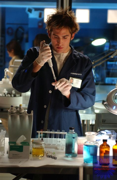 Greg Sanders - CSI: Las Vegas. I wanted to become a forensic scientist because of him... and his hair. Greg Sanders, Eric Szmanda, Chemistry Degree, Las Vagas, Mystery Show, Csi Las Vegas, Forensic Scientist, Science Learning, Csi Miami