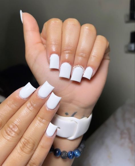 White Full Set Nails Acrylics, Power White Acrylic Nails, Short White Full Set Nails, Back To School Nails Short White, White Short Nails Black Women, Cute White Nails For Graduation, White Shirt Square Nails, All White Nails Short, All White Nails With Charms