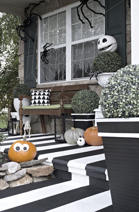 black and white Halloween porch- love the painted porch and halloween decor! Porche Halloween, Veranda Design, Halloween Front Porch Decor, Diy Front Porch, Nightmare Before Christmas Halloween, Front Porch Design, Halloween Porch Decorations, Halloween Front Porch, Scary Halloween Decorations