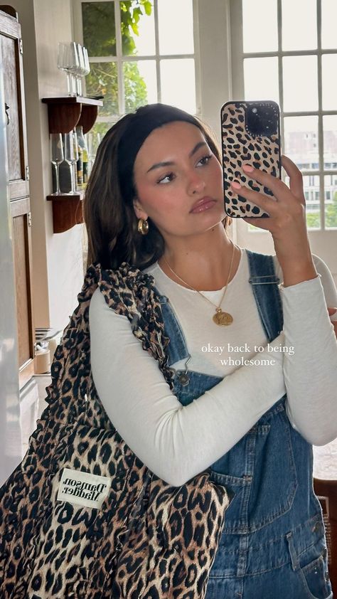 Stories • Instagram Fall Stories, Mary Skinner, Winter Comfy Outfits, Post Ideas Instagram, Sara C, Aesthetic Instagram Stories, Influencers Fashion, Fall Fits, Cute Comfy Outfits