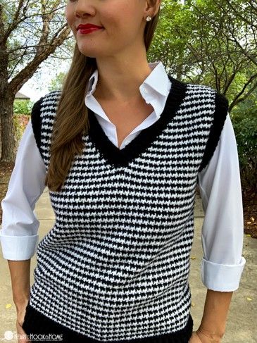 Houndstooth Sweater, Velvet Coat, Sleeveless Pullover, Vest Pattern, Crochet Vest, Houndstooth Pattern, Vest Fashion, Plaid Fashion, Pullover Sweater Women