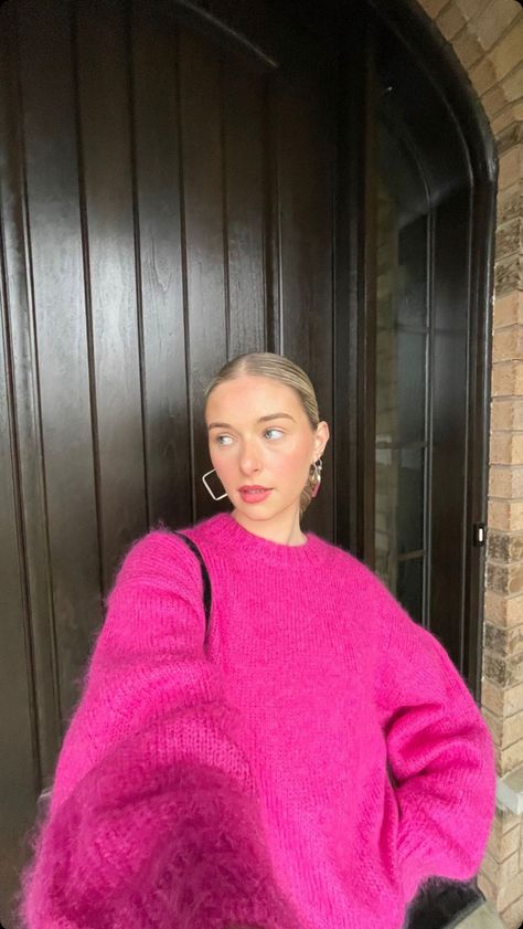 Knit Jumper Outfit, Knitted Jumper Outfit, Bridget Brown, Jumper Outfit, Raspberry Pink, Pink Knit, Models Off Duty, Winter Fashion Outfits, Fall Looks