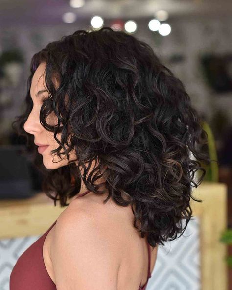 Hair Ideas For 2023, Curly Balayage Hair, Long Layered Curly Hair, Layered Curly Haircuts, Medium Curly Haircuts, Curly Hair Ideas, Curly Hair Trends, Shoulder Length Curly Hair, Natural Curly Hair Cuts