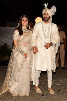 Alia Bhatt Wedding Looks, Alia Bhatt Wedding, Ranbir Alia, Best Wedding Suits, Sherwani For Men Wedding, Groom Dress Men, Wedding Dresses Men Indian, Couple Wedding Dress, Newly Wed