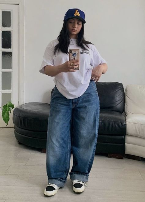 Streetwear Outfit Midsize, How To Style Baggy Jeans Plus Size, Baggy On Baggy Outfit Plus Size, Streetwear Fashion Women Midsize, Streetwear Fashion Mid Size Women, Plus Size Outfits Baggy, Streetwear Outfit Plus Size, Streetwear Fashion Midsize, Outfit Inspo Summer Midsize