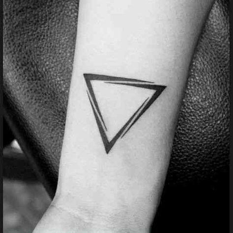 20 Best Meaningful Tattoo Ideas | List of 20 Meaningful Tattoos Geometric Triangle Tattoo, Meaningful Tattoos For Men, Triangle Tattoos, Meaningful Tattoo, Geometric Tattoo Design, Spiritual Tattoos, Be Alright, Mom Tattoos, Symbolic Tattoos